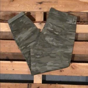 Like new camouflage Loft Marisa